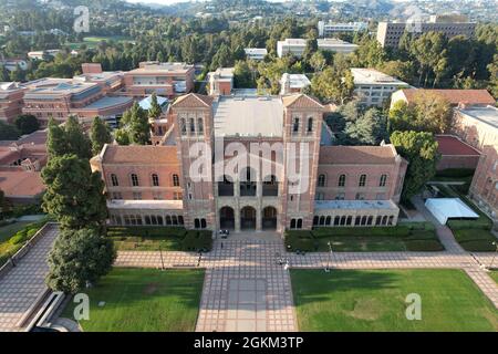 Una vista aérea de Royce Hall en el campus de la Universidad de California, Los Ángeles, jueves, 9 de septiembre de 2021, En Los Ángeles. Completado en 1929, es Foto de stock