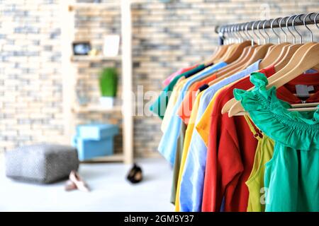 Rack con rainbow ropa interior Fotografía de stock - Alamy