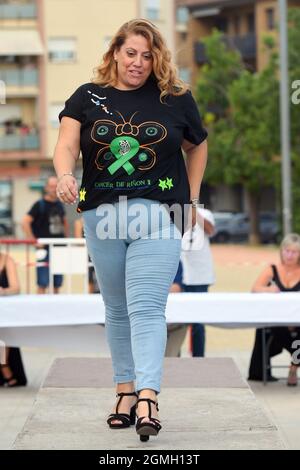 Modelo Rosa Maria Vázquez camina por la pista durante el certamen Miss Curvys Tarragona 2021 celebrado en El Ruiz, de 35 años, ha ganado el certamen Miss Curvys Tarragona 2021 Hoy se ha celebrado el certamen Miss Curvys ...