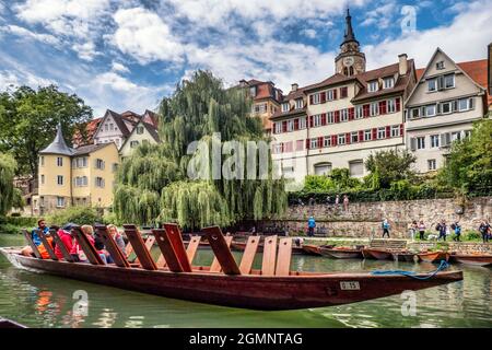 Stocherkähne auf dem Neckar, Tübinger Altstadtfassaden mit Hölderlinturm, Baden-Württemberg, Alemania, Europa, Tübingen Foto de stock