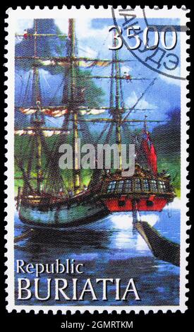 MOSCÚ, RUSIA - 6 DE NOVIEMBRE de 2019: Sello postal impreso en el barco de vela Cenicienta Shows, serie Buriatia Russia, alrededor de 1997