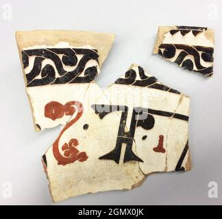 Fragmento. Fecha: Siglo 10th; Geografía: Excavada en Irán, Nishapur; Medio: Barro; fina slip blanco, decoración en rojo y negro y sgraffito