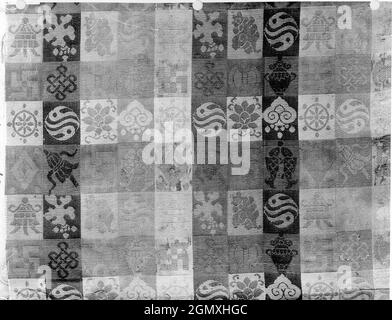 Fragmento. Fecha: Siglo 17th-18th; Cultura: China; Medio: Seda; Dimensiones: 8 1/2 x 11 1/4 pulg. (21,59 x 28,57 cm); Clasificación: Textil-Tejido
