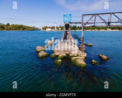 Fotografía del faro de Sturgeon Bay North Pierhead, Lake Michigan, Sturgeon Bay, Wisconsin, EE.UU. Foto de stock