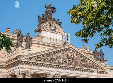 Edificio de la Academia de Bellas Artes en la Bruehlsche Terrasse en Dresden, Sajonia, Alemania