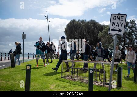 Melbourne, Australia. 25th de Sep de 2021. 25th de septiembre de 2021, Melbourne, Australia. En St Kilda tiene lugar una manifestación de 'Millions March', donde manifestantes anti-encierro y anti-vax marchan por sus libertades. Crédito: Jay Kogler/Alamy Live News Crédito: Jay Kogler/Alamy Live News