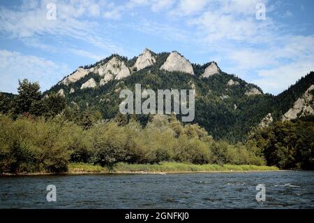 Rafting en el río Dunajec en las montañas de Pieniny Foto de stock