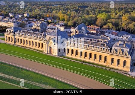 Francia, Oise (60), Chantilly, le Château de Chantilly, les Grandes Ecuries (vue aérienne) // Francia, Oise, Chantilly, Chateau de Chantilly, The Grande Foto de stock