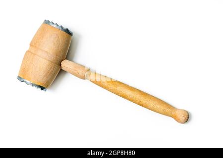 Carne de madera maceta tenderiser aislado en blanco, mazo la cabeza hacia  la izquierda o hacia la composición vertical Fotografía de stock - Alamy