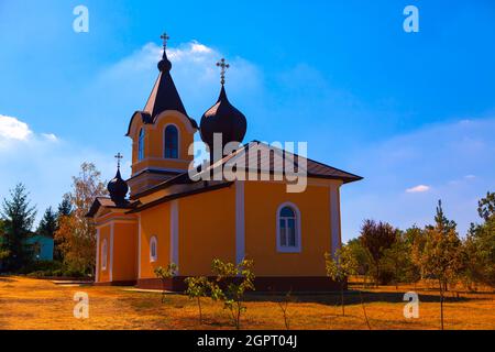 Monasterio Ortodoxo Tipova en Moldavia . Famoso lugar de culto de Moldavia Foto de stock