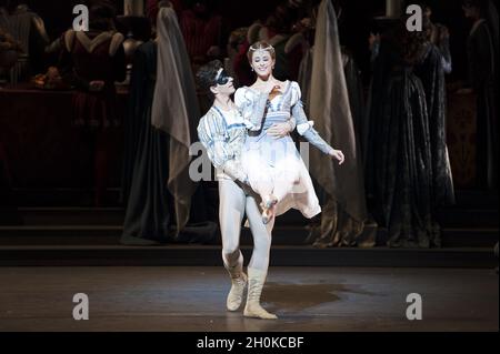 Una visión general de los ensayos de Romeo y Julieta realizados por el ballet nacional de Canadá en Sadler's Wells en Londres. Foto de stock