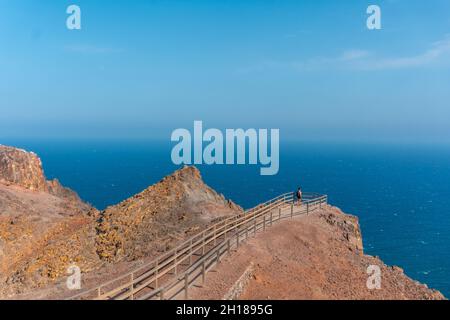 El camino cerca del faro de Entallada en el municipio de Las Playitas, costa este de la isla de Fuerteventura, Islas Canarias, España Foto de stock