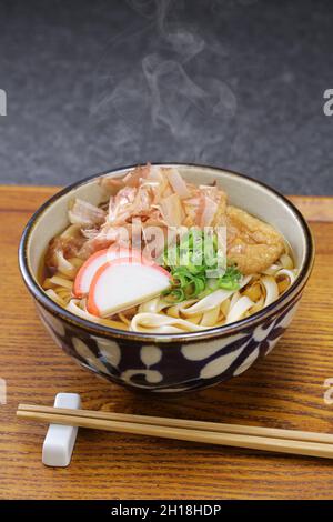 Kishimen, plato de fideos de udon tipo plano, comida japonesa de nagoya Foto de stock
