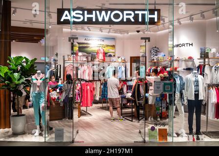 Tienda Ashworth de la marca de ropa estadounidense en el distrito