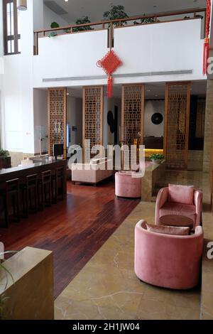 Salón bar interior, Yuehe Hotel, Nanhu Qu, Jiaxing Shi, Zhejiang Sheng, En Jiaxing, China. Foto de stock