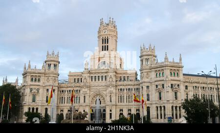 Madrid, España - 19 - septiembre - 2020: La fachada principal del Ayuntamiento, situado en la Plaza de Cibeles, Ayuntamiento Foto de stock