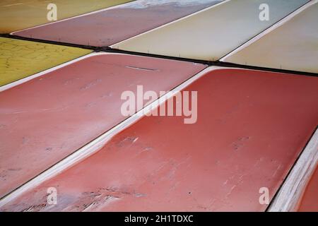 Coloridas algas en estanques de evaporación de sal, Redwood City, la Bahía de San Francisco, San Francisco, California, EEUU - antena