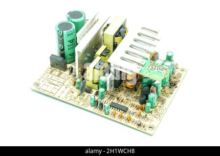 Placa de circuito integrado es un componente de la fuente de alimentación ininterrumpible. Foto de stock