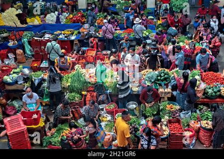 El colorido Mercado Dominical en Chichicastenango, Guatemala Foto de stock
