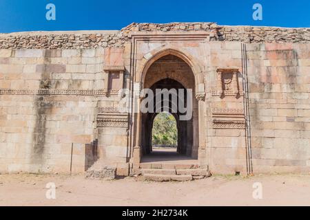 Mandvi o casa de encargo en la ciudad histórica de Champaner, estado de Gujarat, India