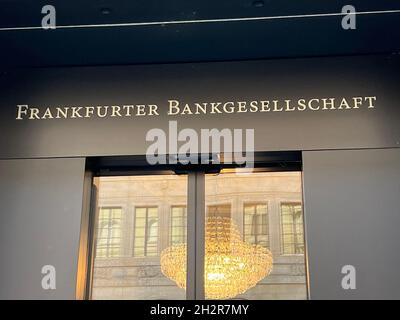 Entrada a un banco privado llamado Frankfurter Bankgesellschaft. El banco tiene su sede principal en Zurich. Es un banco privado del grupo financiero Sparkasse. Foto de stock