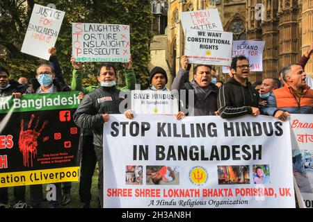 Westminster, Londres, Reino Unido. 27th Oct, 2021. Activistas y manifestantes de la Comunidad Hindú y de la Asociación Hindú de Bangladesh protestan contra lo que ellos perciben como un trato bárbaro y una 'limpieza étnica' por parte de Bangladesh. Crédito: Imageplotter/Alamy Live News