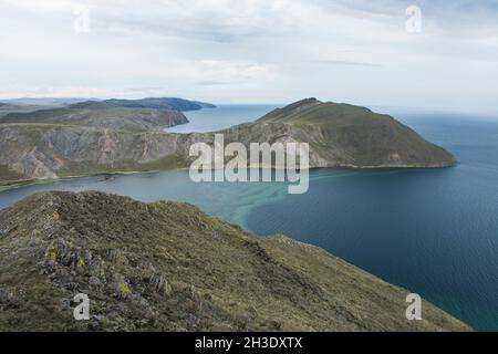 La desembocadura del río Anga en el lago Baikal. Distrito de Olkhonsky, Oblast de Irkutsk, Rusia. Foto de stock