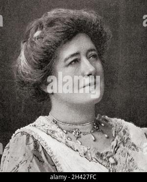 Dame Alice Ellen Terry, GBE, 1847 - 1928, conocida profesionalmente como Ellen Terry. Actriz inglesa. From the World y su esposa, publicado en 1906 Foto de stock