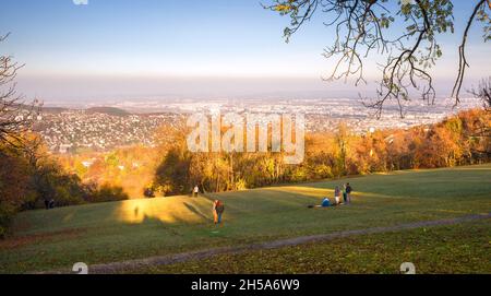 Vista de la ciudad desde el parque Normafa en la cima de una colina en Budapest