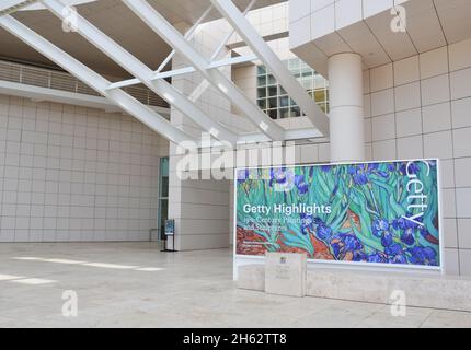 Los Ángeles, California, EE.UU. - 22 de octubre de 2021: Entrada del Museo Getty Foto de stock