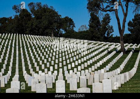 Los Ángeles, California, Estados Unidos. 11th Nov, 2021. Día de los Veteranos en el cementerio nacional de Los Ángeles. (Imagen de crédito: © Jason Ryan /ZUMA Press Wire)
