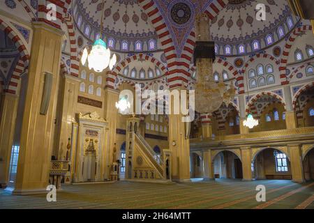 GROZNY, RUSIA - 30 DE SEPTIEMBRE de 2021: En la mezquita del 'Corazón de Chechenia'