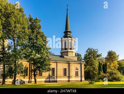 Varsovia, Polonia - 12 de agosto de 2021: Iglesia Evangélica Luterana de la Ascensión de Cristo en la calle Pulawska 2A en el distrito de Mokotow Foto de stock