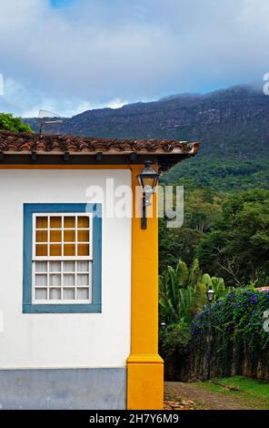 Casa colonial (detalle) en Tiradentes, Minas Gerais, Brasil Foto de stock