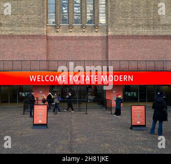Entrada del Turbine Hall al museo Tate Modern y galería de arte, margen sur, Londres, Inglaterra. Foto de stock