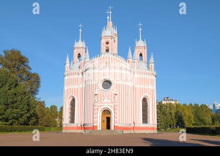 Iglesia de la Natividad de Juan el Bautista (Iglesia de Chesme) de cerca en un día soleado de septiembre. San Petersburgo, Rusia