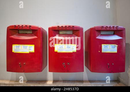 Buzones de correo italianos en Tivoli, Lazio, Italia Foto de stock