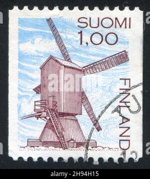 FINLANDIA - ALREDEDOR de 1983: Sello impreso por Finlandia, muestra molino de viento, alrededor de 1983 Foto de stock