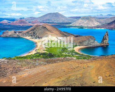 Vista de dos playas en la isla Bartolome de las Islas Galápagos en Ecuador