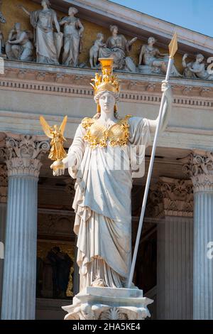 estatua de la diosa pallas athene, viena, austria Foto de stock
