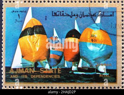 AJMAN - circa 1973: un sello impreso en el Ajman muestra Vela, Olimpiadas del verano, circa 1973