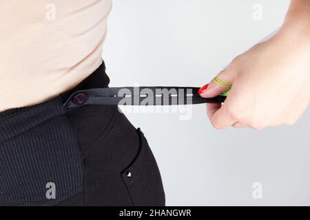 Ropa para mujeres embarazadas, pantalones negros con cintura alta aislados  sobre fondo blanco, embarazo concept.leggings para mujeres embarazadas,  mallas negras.Special Fotografía de stock - Alamy