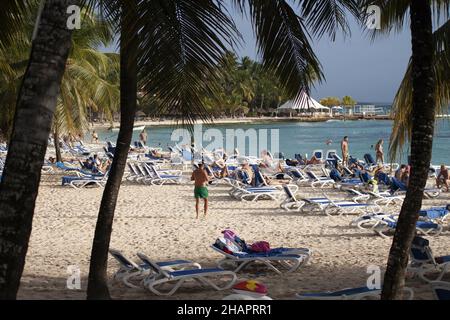 BAYAHIBE, REPÚBLICA DOMINICANA - 03 de enero de 2020: BAYAHIBE, REPÚBLICA DOMINICANA 4 DE ENERO de 2020: Dominican Hotel Beach