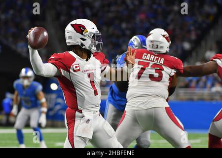 DETROIT, MI - 19 DE DICIEMBRE: Los Cardenales de Arizona QB Kyler Murray  (1) en acción durante