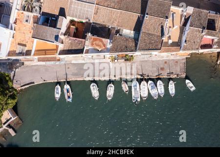 Barcos amarrados en Punta de ses Crestes, Portocolom, Mallorca, España Foto de stock