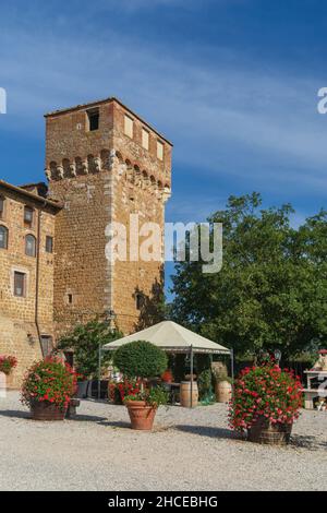 Castillo de Spedaletto, Patrimonio de la Humanidad de la UNESCO, Val d’Orcia, Pienza, Toscana, Italia, Europa Foto de stock