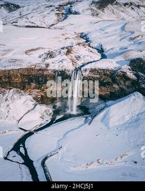 Seljalandsfoss Waterfall Iceland Una hermosa vista aérea Foto de stock