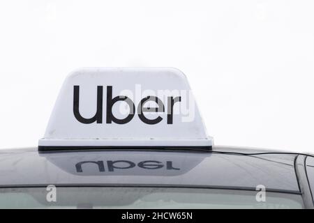 Coche Uber en Polonia © Wojciech Strozyk / Alamy Stock Photo Foto de stock