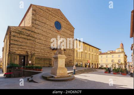 Plaza de San Francesco, Iglesia de San Francesco, Arezzo, Toscana, Italia, Europa Foto de stock