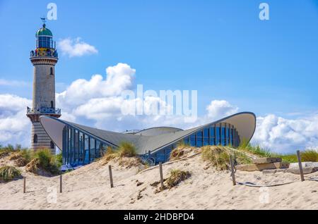 Old Lighthouse y Teapot, los monumentos de Rostock-Warnemünde, Mecklemburgo-Pomerania Occidental, Alemania. Foto de stock